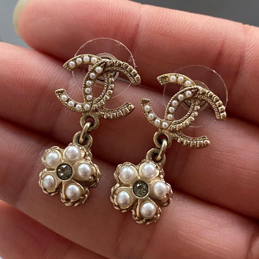 Chanel earrings pearl and gold plated